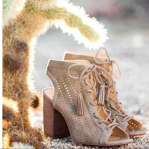 Perfect spring shoes! Jessica Simpson Sandals